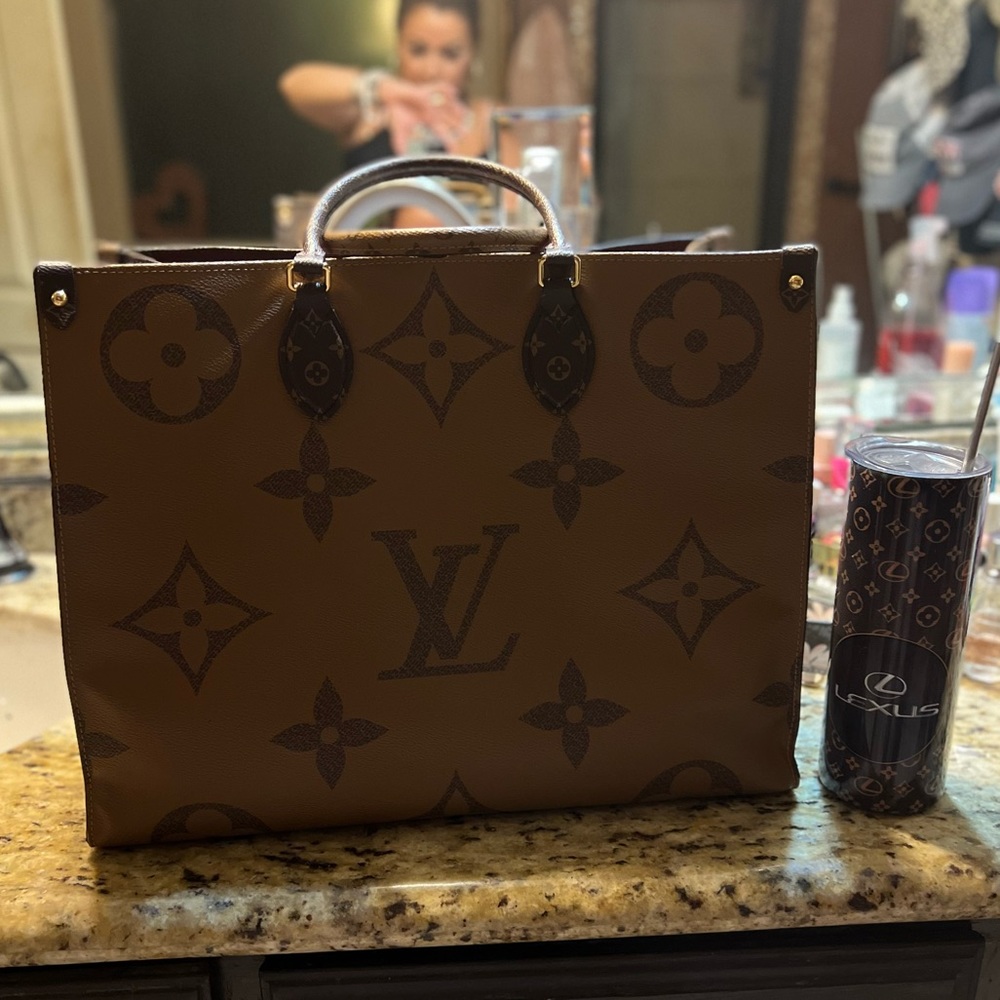 Louis Vuitton On THE GO GM